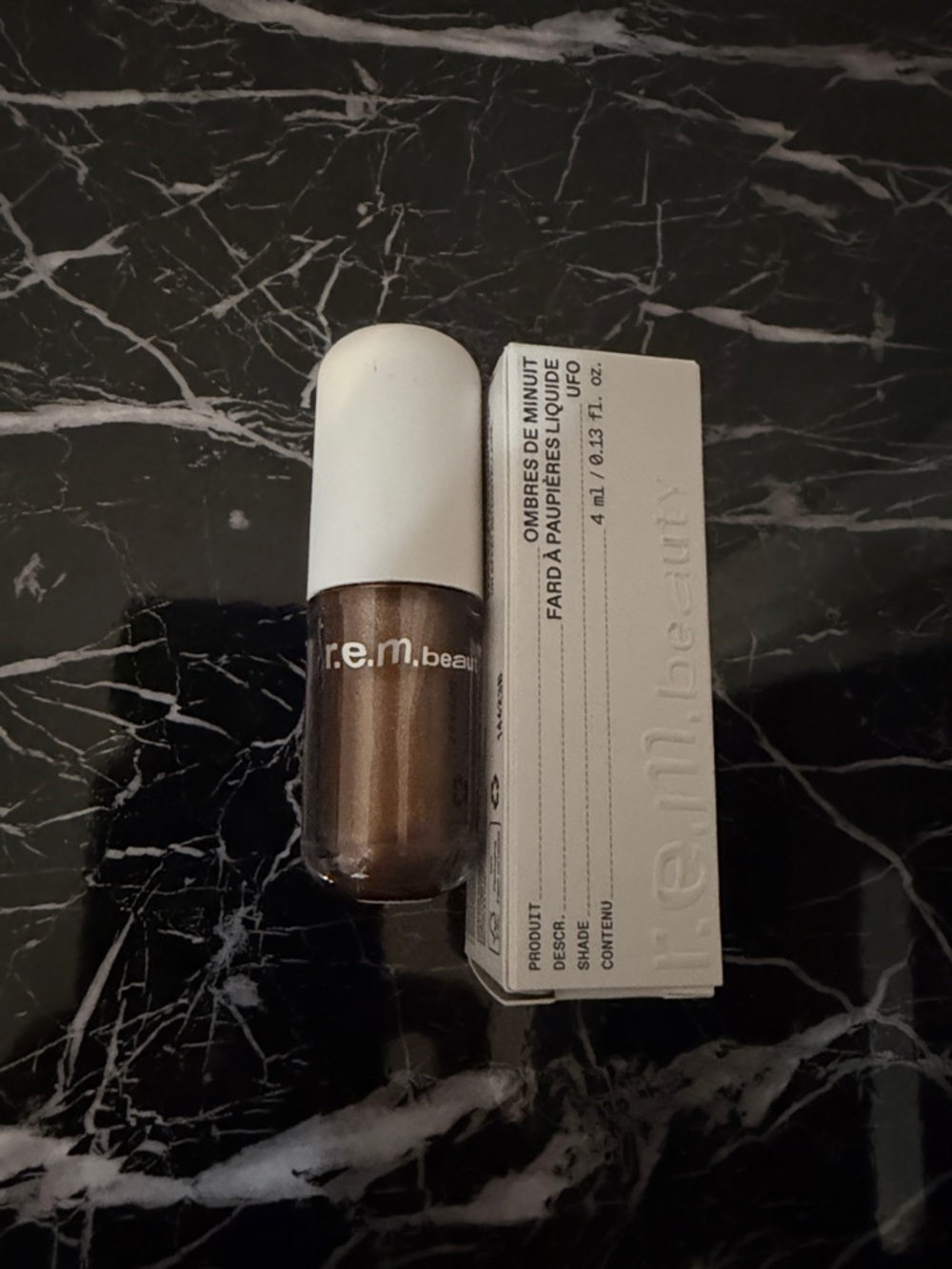 r.e.m. beauty Midnight Liquid Shadow UFO